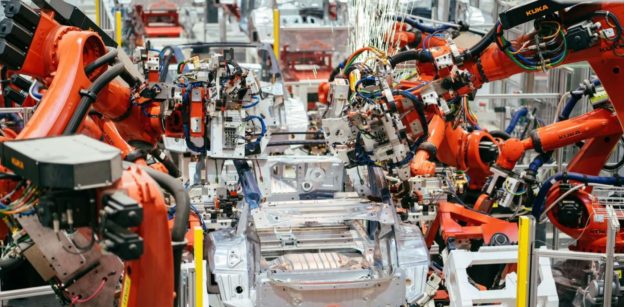 傳特斯拉中國製 Model 3 明年降價二成，股價再飆新高