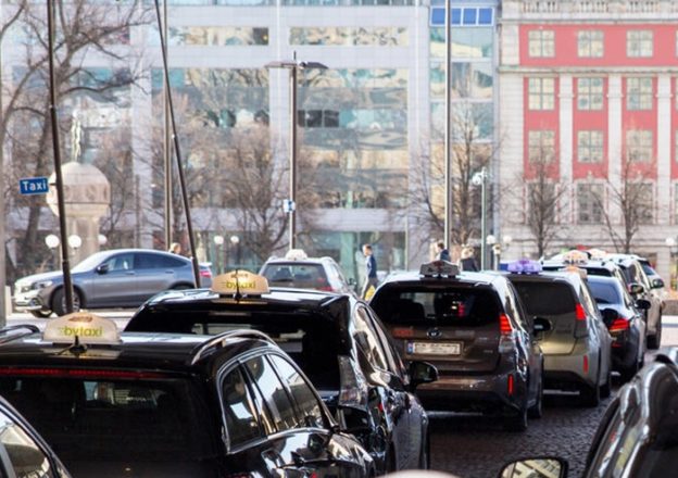 挪威嘗試無線電動車充電，面臨雞生蛋、蛋生雞問題